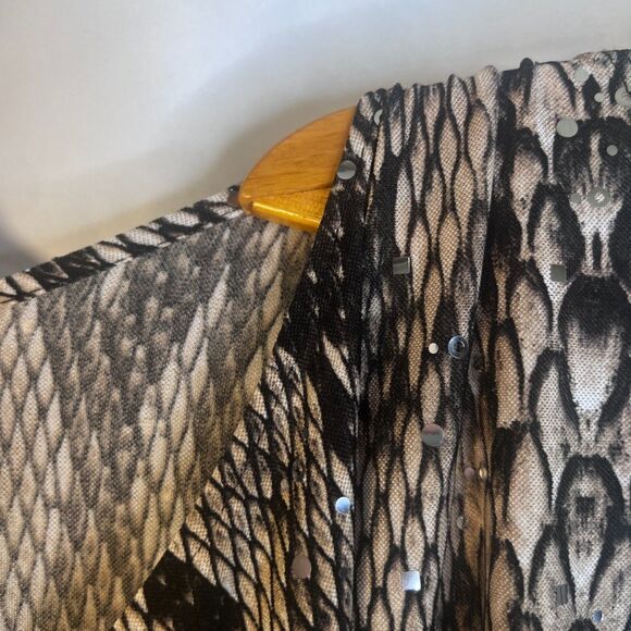 Frank Lyman Sequin Animal Print Poncho Blouse Cut Out Shoulder Bold Safari SZ XL - Picture 5 of 9